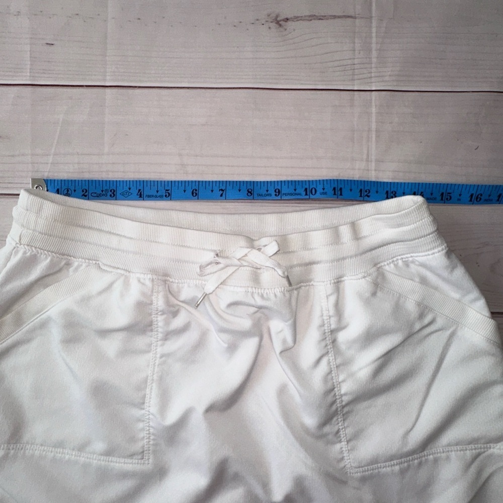 Reel Legends White Athletic Skort Size Medium Tennis Fishing Pickleball - Picture 6 of 7